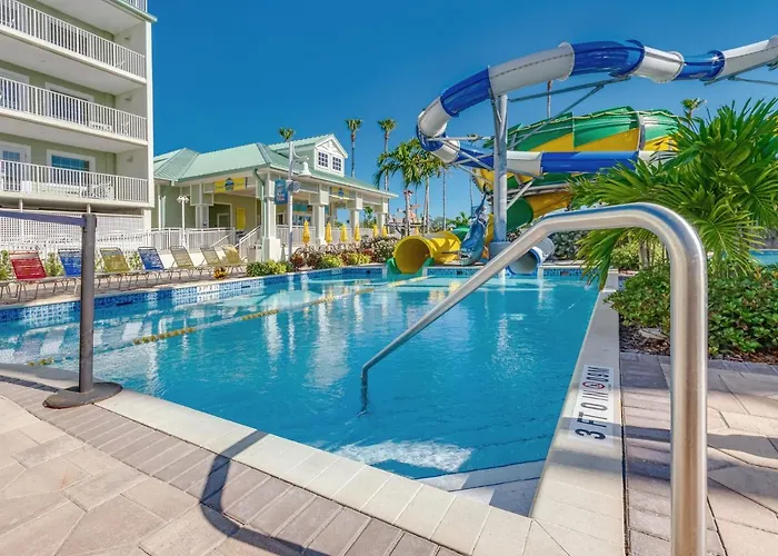 Splash Harbor Water Park Hotel 3*